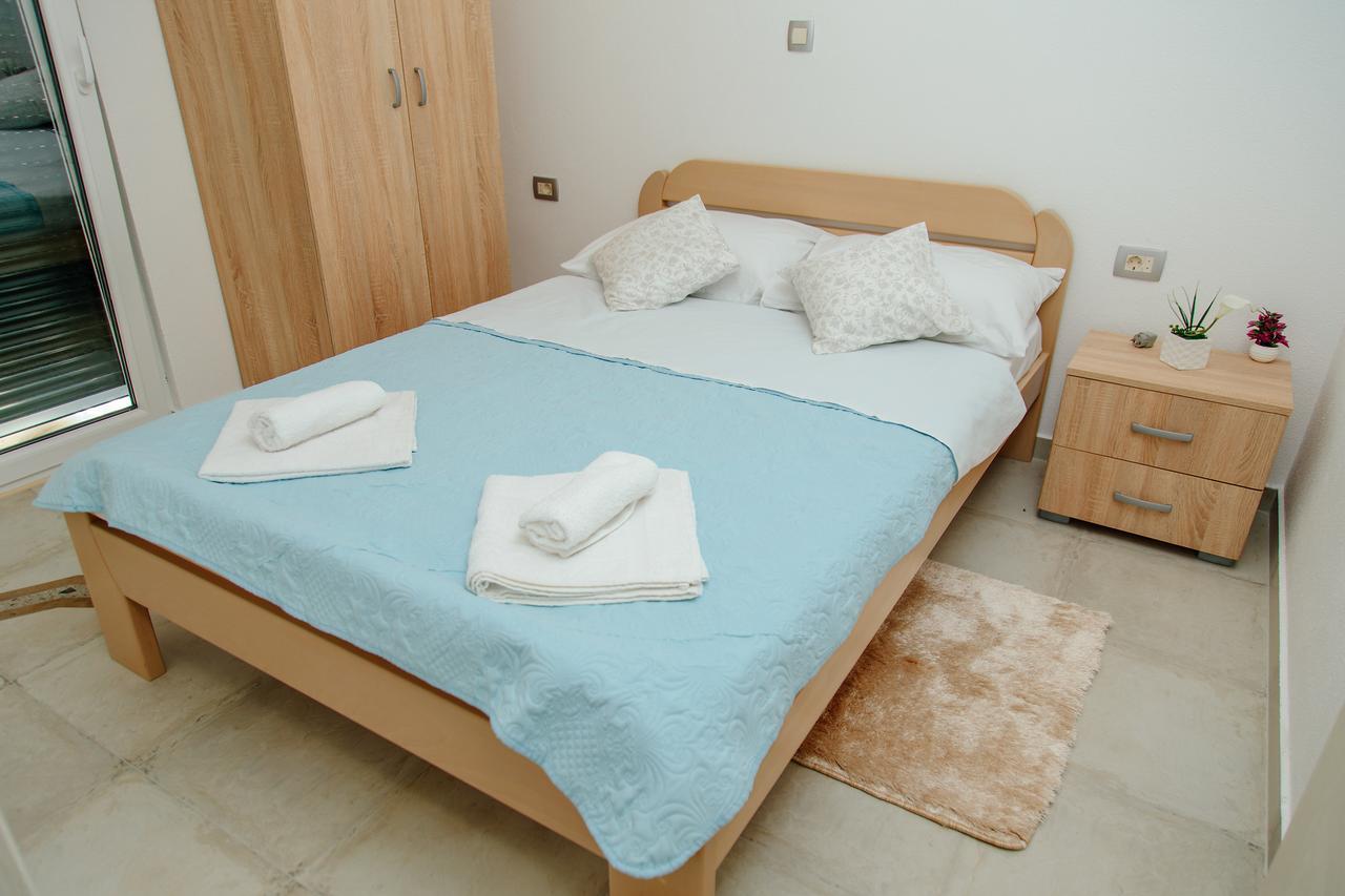 Apartmani Mozaici Risan Exterior photo